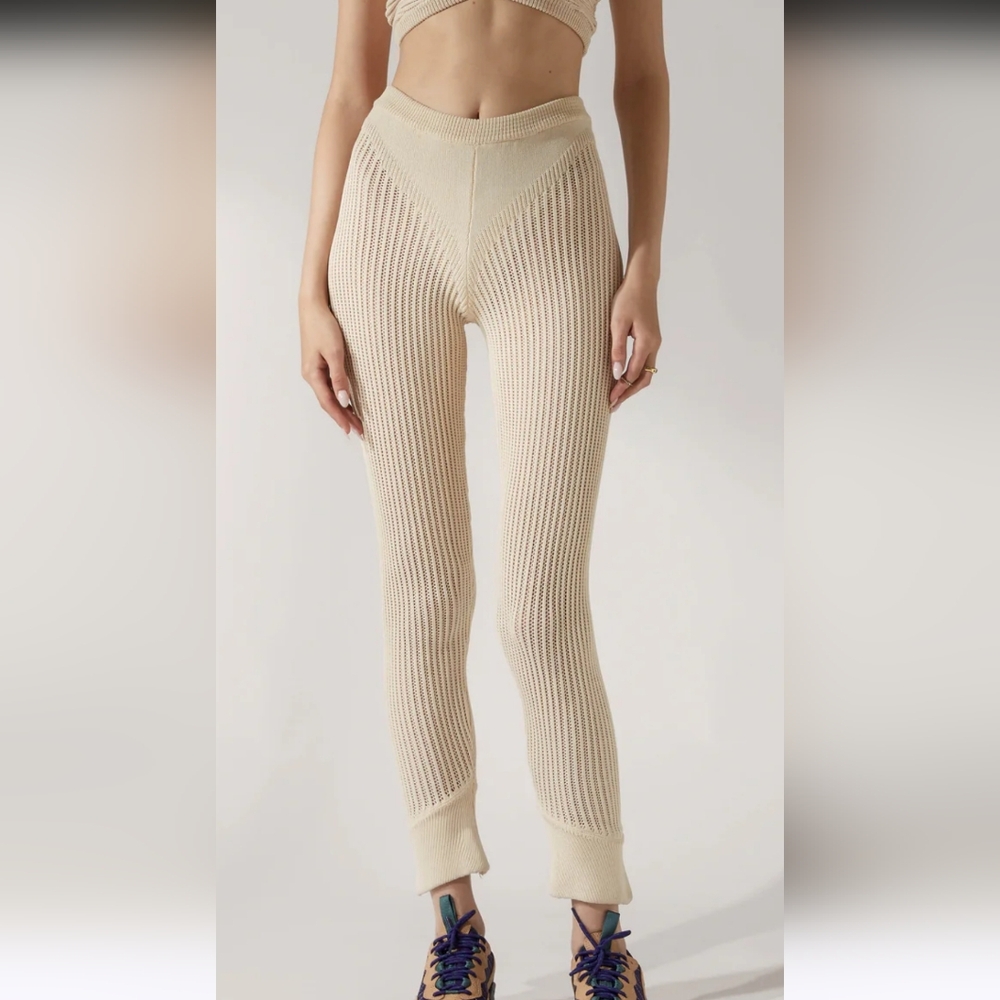 Nwt- Ruve Aora Top And Loom pants mid weight knit fabric Set.